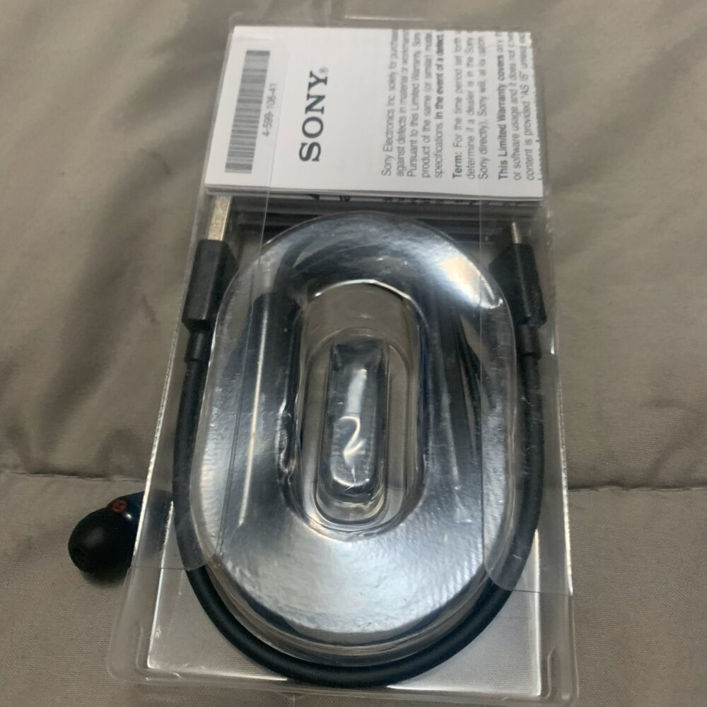 Official Sony Bluetooth Wireless Stereo Headset WI-C200 [ White ] NEW - Picture 4 of 4